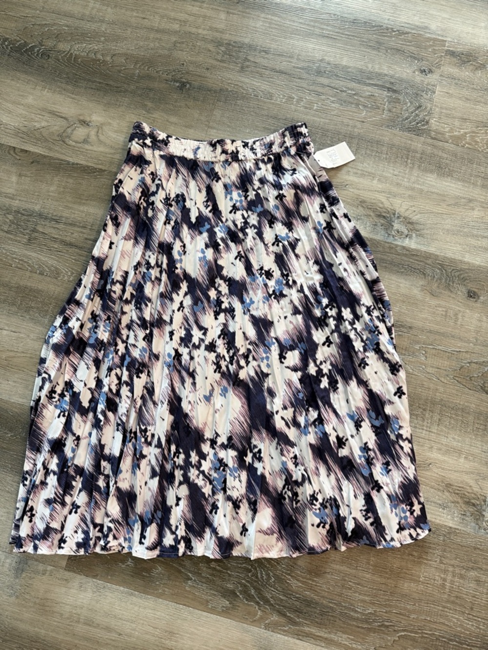 NWT Time and Tru pleated Floral Midi Skirt in Blush and Navy sz s